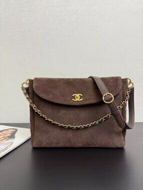 Classic CHANEL Bag: A Stylish and Versatile Choice for Elegance
